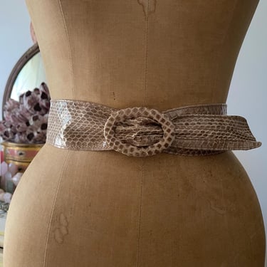 Vintage ‘70s ‘80s genuine snakeskin belt | beige leather belt | 1980’s aesthetic belt, made in Tawain, ladies XS/S 