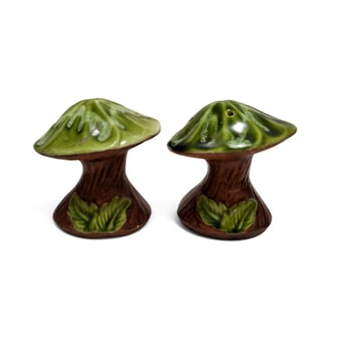 1960s Vintage Treasure Craft Mushroom Salt and Pepper Shakers, Green Brown Ceramic Shroom S&P Set, Mid Century Cottagecore Kitchen Decor 