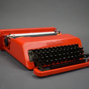 Red Olivetti Valentine Typewriter from 70s, Working Condition Typewriter, MOMA Musemum, Vintage Red Typewriter, Mid Century Modern Decor 