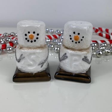 Vintage the Original S’mores Ceramic Salt & Pepper Shakers with Graham Cracker Tray, Marshmallow Snowman Shaker Set, Kitschy Holiday Decor 