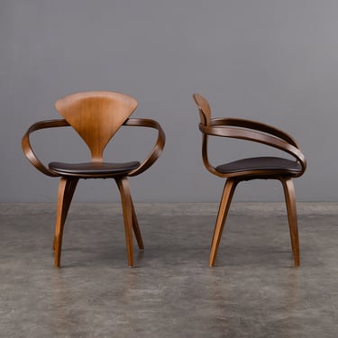 PAIR of Cherner Chairs Armchairs Walnut and Leather Authentic 