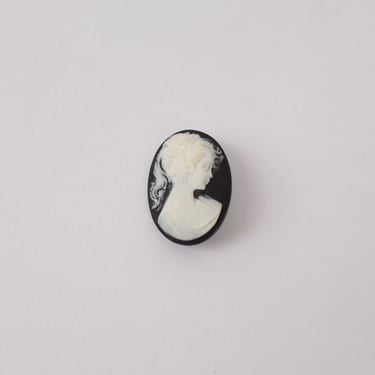 Vintage Cameo Mini Brooch