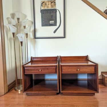 Solid Wood Mid Century Modern Pair of Nightstands by Heywood Wakefield