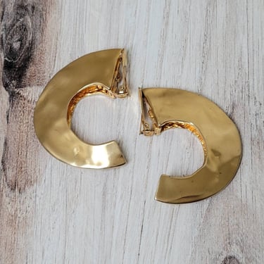 Huge Les Bernard VO Hammered Gold Clip On Earrings - Costume Jewelry 