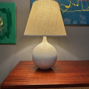 Vintage Ceramic Table Lamp in White w/matching finial