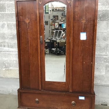 Vintage Deco Era Oak Armoire (Seattle)