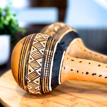 VINTAGE: 2 Rustic Gourd Maraca - Native Maracas - Handmade Maracas - Musical Instrument - Natural Seed Maracas - SKU 