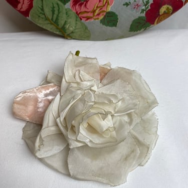 Vintage millinery flowers~ Floral adornment sewing hats hair decor antique silk flowers assorted 30’s 40’s 50’ 60’s white with pink 