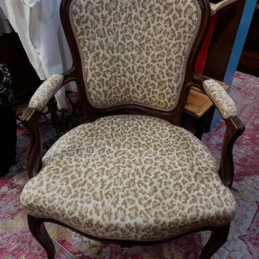 Reposting this leopard print parlor chair because it’s such a lovely piece. Its pair was bought and it’s all alone now. 26”x21”x38” 