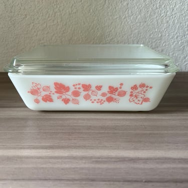 Vintage Pyrex pink Gooseberry Vintage Pink Pyrex 0503 1.5 QT Refrigerator Dish With Lid In Gooseberry Pattern 