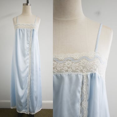 1970s Light Blue Lace Trimmed Night Gown 