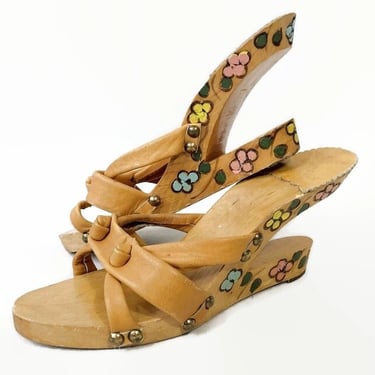 VINTAGE 50s Carved Wooden Cantilever Heel Shoes With Hand Painted Flowers | 1950s Wood Heel Boomerang Wedges With Strappy Leather Uppers vfg 
