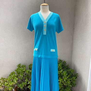 Vintage 1960s sky blue knit dress with knife pleats sz Medium 