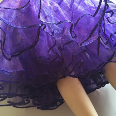 A Girl Goes Swish - Vintage 1990s Does 1950s Deep Violet Purple Two Layer Crinoline Petticoat - M 
