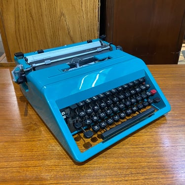 Olivetti Underwood STUDIO 45 Teal Typewriter