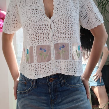 Vintage Crochet Button-Up Cardigan – White Short Sleeve Top with Floral Embroidered Mesh