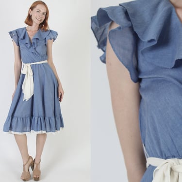 Plain Chambray Country Dress / Western Prairie Frock With Ruffles / Vintage 70s White Lace Eyelet Trim 