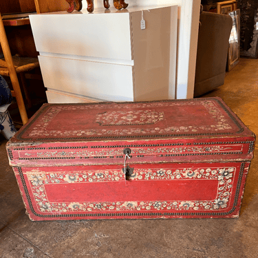 Crossed Oceans | 19th-century Leather Wrapped Chinese Export Trunk