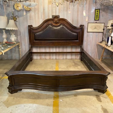 Haverty Furniture Co. 'Villa Sonoma' King Size Bed Frame