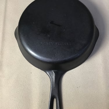 No. 6 Unmarked Wagner Cast Iron Skillet (Seattle)