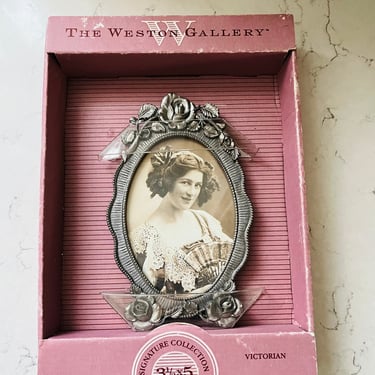 NIB_ Vintage THE WESTON GALLERY Oval Metal Frame Raised Floral Roses Silhouette, Victorian Style Picture Frame by LeChalet