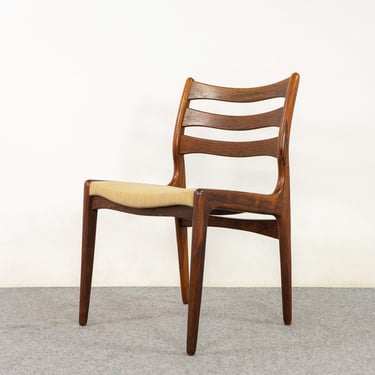 4 Danish Modern Rosewood Dining Chairs - (325-150) 