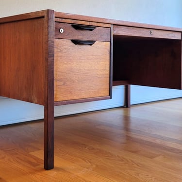 Jens Risom Mid Century Modern Walnut Executive Desk 