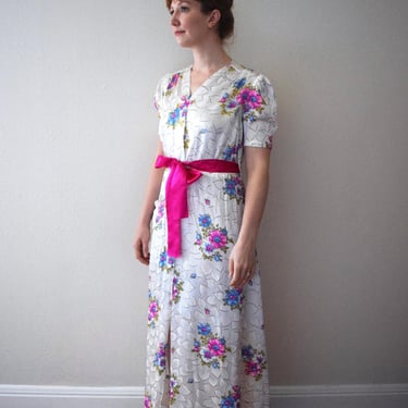 1940s floral print rayon satin dressing gown . size xs to medium 