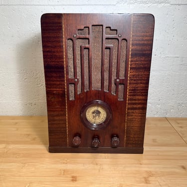1935 Airline Art Deco Tombstone Radio, 5 tube AM/Shortwave Chassis Elec Restored 