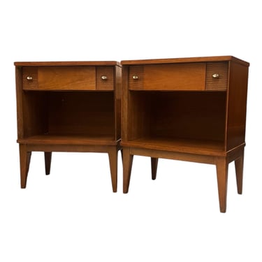 Free shipping within continental US - Vintage Mid Century Modern Walnut End Table Set with Dovetailed Drawers and Original Hardware 