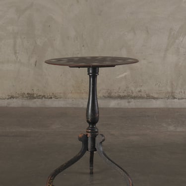 PAINTED SLATE GAMES PEDESTAL TABLE WITH TILT TOP, EARLY 19th CENTURY