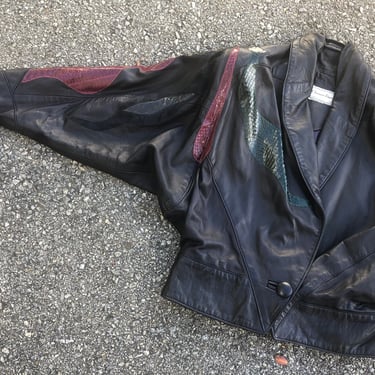 Vintage ‘80s butter soft black leather bomber jacket | batwing sleeves &amp; snakeskin appliques 