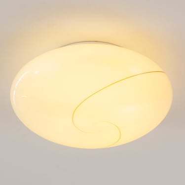 Ø30 cm Murano glass ceiling lamp by Leucos 1980s ivory-colored with contrasting spiral filigree Made in Italy 