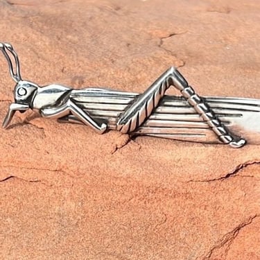 Hector Aguilar ~ Vintage Taxco 940 Silver Lifelike Grasshopper Pin / Brooch c. 1950's 