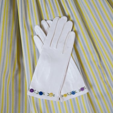 Vintage 1950s white kid skin gloves with floral embroidery, deadstock, new old stock 