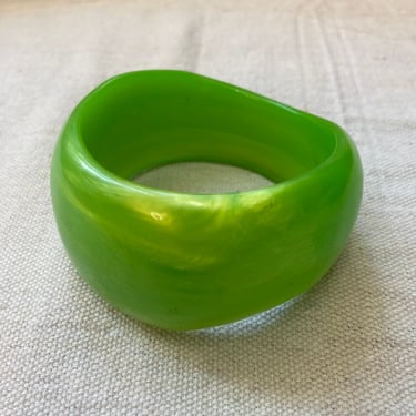 Vintage WIDE CHUNKY BANGLE / Lime Green Marbled Resin / Asymetrical Shape 