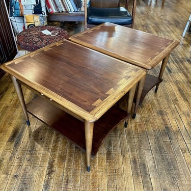 Pair of Classic Lane ‘Acclaim’ End Tables