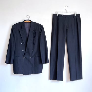 Vintage Oscar de la Renta Double Breasted Navy Pinstriped Suit. 44L 