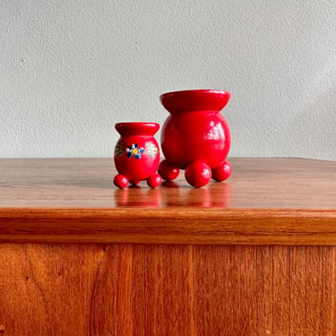 Vintage red Swedish candleholders / pair of round hand-painted wooden candleholders / Christmas Jul decor / folk art made in Sweden 