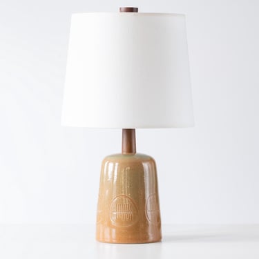 Gordon & Jane Martz / Marshall Studios Ceramic Pottery Table Lamp — Tan / Rust / Green Glaze with Incised Design 