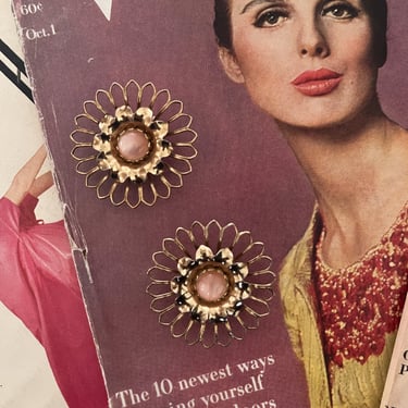 1960's Gold & Pink Pearled Daisy Clip-on Earring