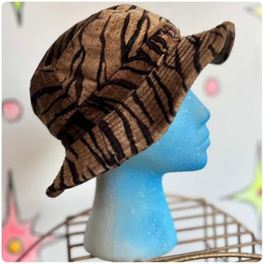 90s Y2K Tiger Stripe Velvet Bucket Hat – Animal Print Grunge Glam – Fuzzy Hat 