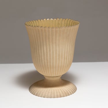 GRAND VASE SUR PIED EN VERRE SABLÉ, 1940s