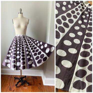 50s Black & White Ombre Dot Circle Skirt / 1950s Vintage High Waisted Novelty Print Full Circle Skirt / Medium / 27 inch waist 