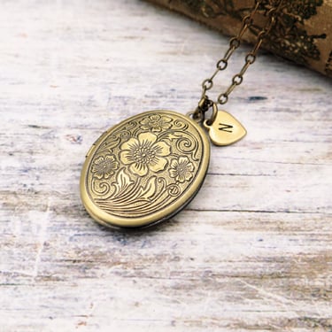Floral Locket Necklace, Locket Gift for Mom, Oval Locket, Photo Locket, Personalized Initial Jewelry 