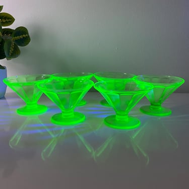 Vintage 1950’s Uranium Vaseline Glass Sundae Compote Pudding Footed Bowls by Federal Glass, Ribbed Sundae Glass, Glow Glass Dessert Cups 