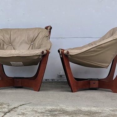 Vintage Pair of Modern Luna Sling Chairs by the Hjellegjerde Group of Norway 