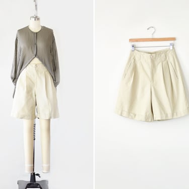 Khaki Bermuda Shorts 27 in / High Waist  27 Inch Waist / High Waisted Shorts / Pleated Waist Shorts / Mom Shorts /Khaki Cotton Shorts /Small 