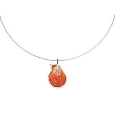 Dezso 18k Bezel Set Natural Medio Clam Shell Pendant