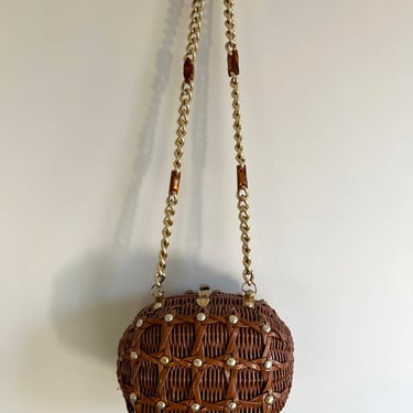 vintage 1950s brown wicker box style purse w/ gold chain 